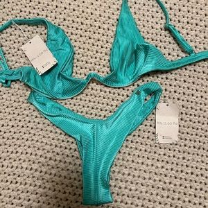 🇧🇷Brazilian Bikini Set Top & Thong Swimsuit - NWT Sz Small bought in Rio!
